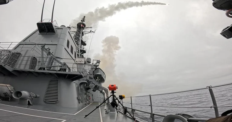 Yaponiya ilk dəfə öz esminesindən “Tomahawk” raketini buraxdı