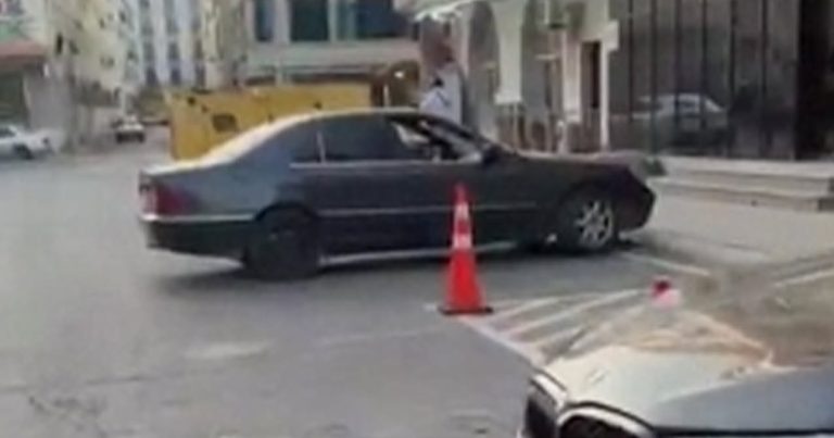 “AzParking” vətəndaşları soyur – Maşını xəttə uyğun saxladı, amma yenə cərimələndi – Video