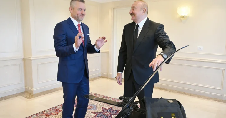 Peter Pelleqrini İlham Əliyevə xizək hədiyyə etdi – FOTO – VİDEO