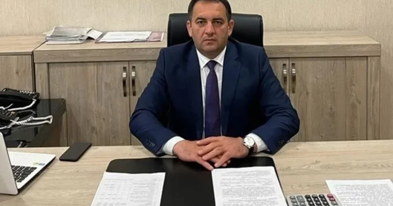 Bakıda bələdiyyə sədri BIÇAQLANIB: İşçisi HƏBS EDİLİB Bakıda bələdiyyə sədri BIÇAQLANIB: İşçisi HƏBS EDİLİB