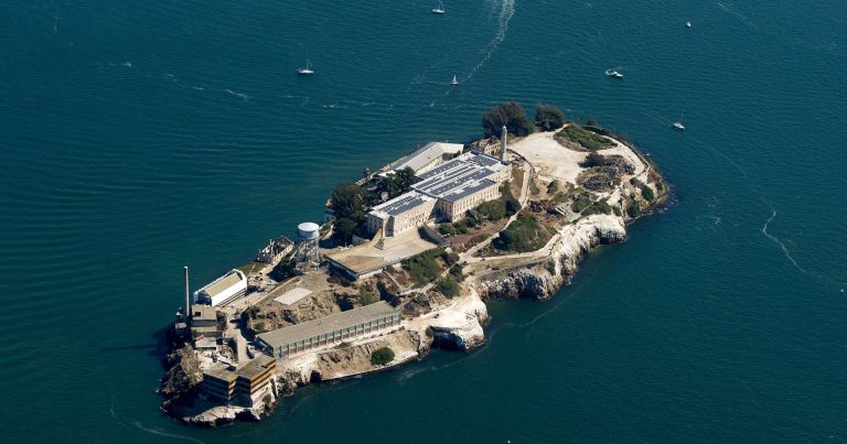 San-Fransisko sahillərində faciə: Alkatraz adası yaxınlığında qayıq batdı, 1 nəfər ölüb, 2 nəfər itkin düşüb