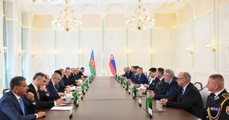 İlham Əliyevin Şuşada Slovakiya prezidenti ilə geniş tərkibdə görüşü olub
