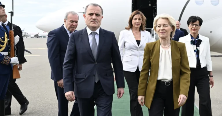 Ursula Fon der Lyayen Azərbaycana səfərə gəlib – FOTO