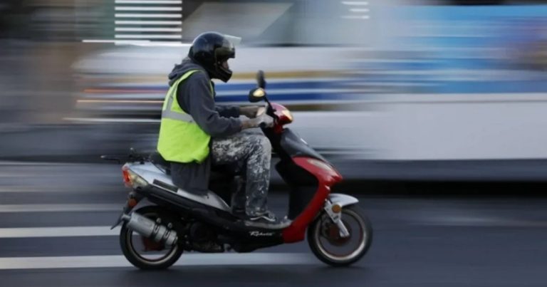 Moped sahibləri OXUSUN