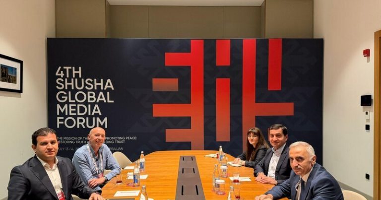 Hikmət Hacıyev Şuşa Qlobal Media Forumunda beynəlxalq ekspertlərlə görüşdü