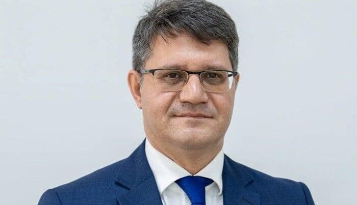 Nazir onu müdir təyin etdi Nazir onu müdir təyin etdi