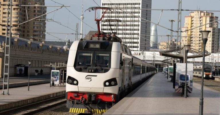 Bakıdan Tbilisiyə gedən qatarda müəmma: Nə baş verir? Bakıdan Tbilisiyə gedən qatarda müəmma: Nə baş verir?