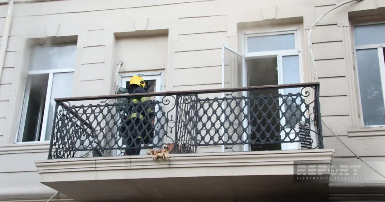 Bakının mərkəzində obyekt yandı: evlərə də keçdi – FOTOLAR Bakının mərkəzində obyekt yandı: evlərə də keçdi – FOTOLAR