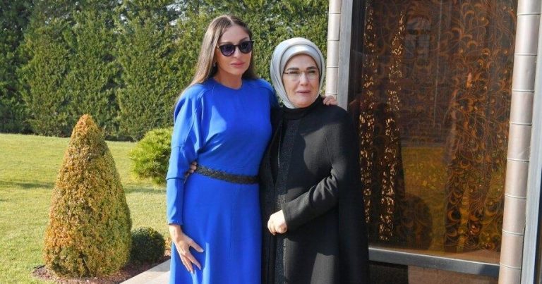 Əminə Ərdoğan Mehriban Əliyevanı təbrik edib