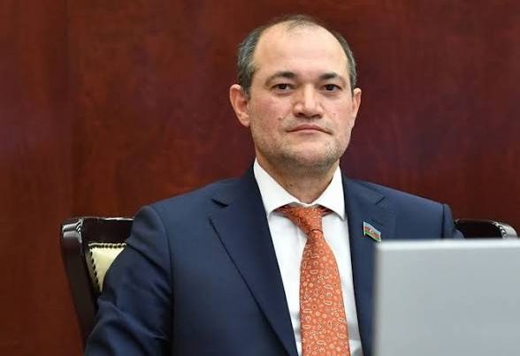 8-15 min manatlıq məktəblər: Valideynlər keyfiyyətə, yoxsa “prestijə” pul ödəyir?