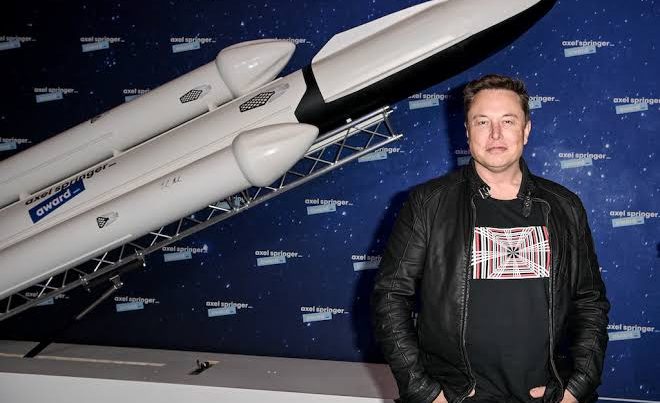İlon Mask Ukraynanın Rusiyaya zərbələr üçün Starlink-dən istifadəsinə qarşı çıxır