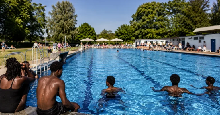 Almaniyada yalnız qaradərililər üçün hovuz mübahisəyə səbəb oldu – FOTO