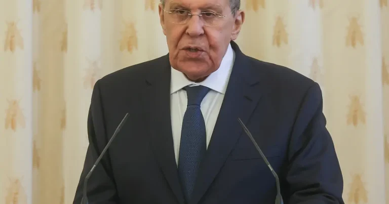 Lavrov: Yaponiya ABŞ ilə birlikdə hərbiləşmə kursunu seçib