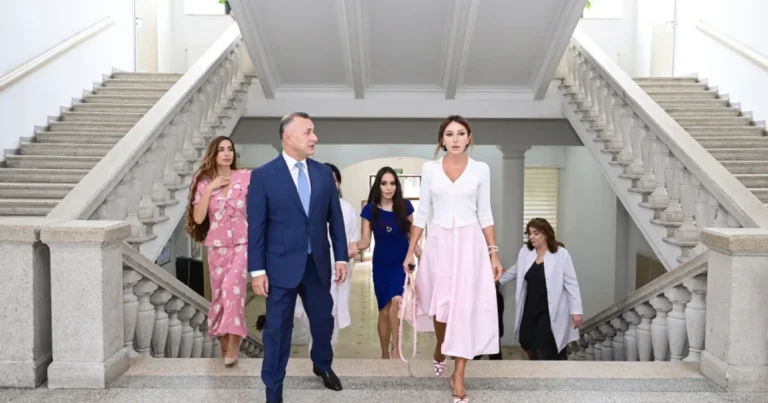 Mehriban Əliyeva Elmi-Tədqiqat Pediatriya İnstitutunu ziyarət edib – FOTO