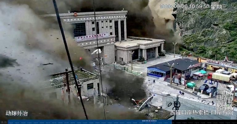 Himalaylarda güclü sel: ən azı 18 nəfər ölüb, yüzlərlə insan itkin düşüb
