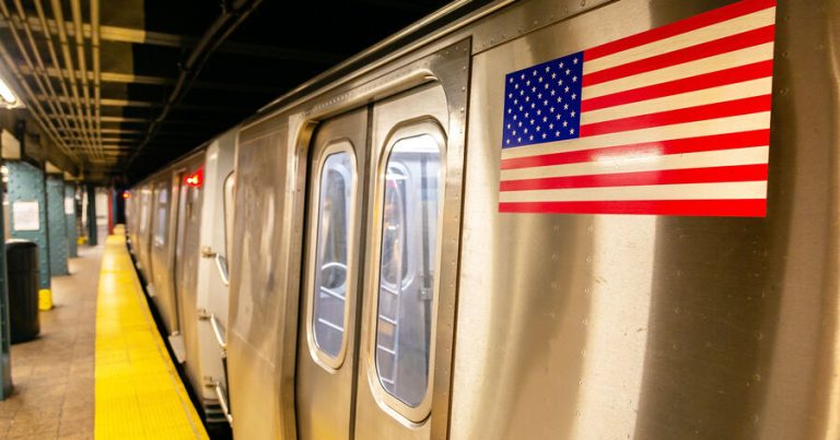 Güclü leysan Nyu-York metrosunda su basmasına səbəb olub
