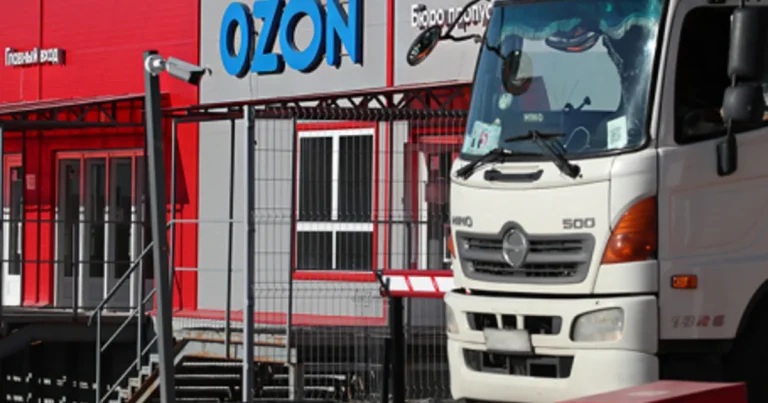 Rusiyada “Ozon” anbarı dron hücumuna məruz qalıb: Yüzlərlə insan təxliyə olunub – VİDEO