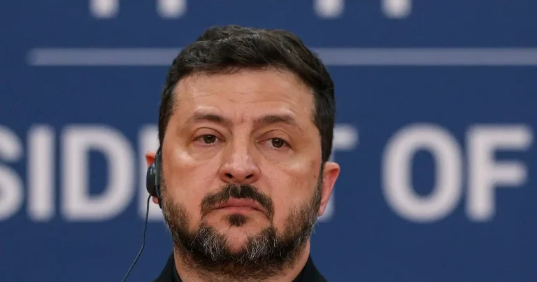 Zelenski yeni anti-Rusiya sanksiyalarını elan edib Zelenski yeni anti-Rusiya sanksiyalarını elan edib