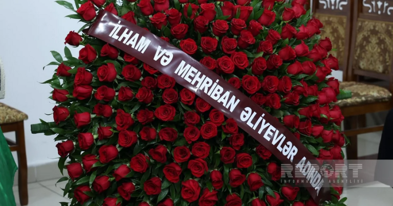 İlham Əliyev və Mehriban Əliyeva Tofiq Bakıxanovun vida mərasiminə əklil göndərdi