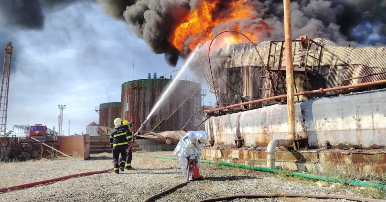 Bakıda neft çənlərində GÜCLÜ YANĞIN baş verib – FOTO – VİDEO