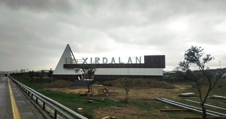 Xırdalandakı qətlə görə saxlanılanların Fotoları