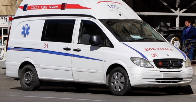 Əvvəl arvadını, sonra özünü bıçaqladı: Kişi öldü, qadın sağ qaldı