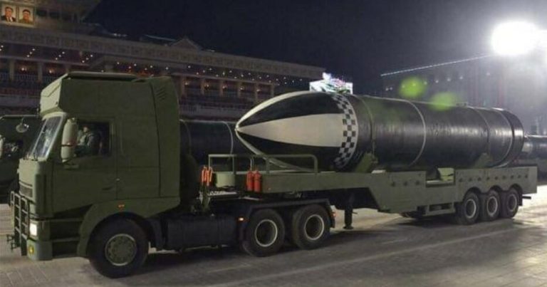 Şimali Koreya nəhəng raketini Rusiyaya verdi