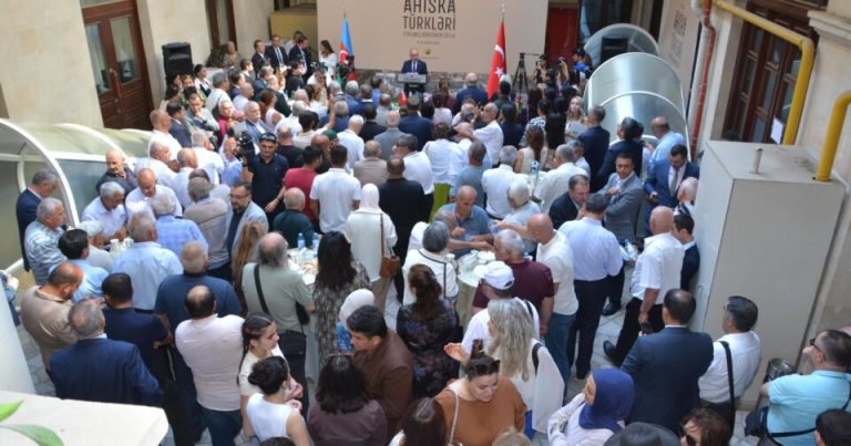 Tarixi yaddaşın izi ilə: Milli Azərbaycan Tarixi Muzeyində “Ahıska türkləri – itmiş sürgünün izində” sərgisi açılıb Tarixi yaddaşın izi ilə: Milli Azərbaycan Tarixi Muzeyində “Ahıska türkləri – itmiş sürgünün izində” sərgisi açılıb
