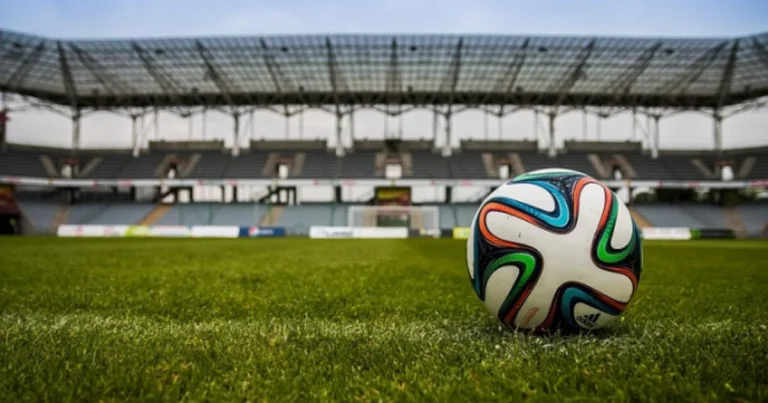 Bakıda 27 yaşlı kişi stadionda öldü