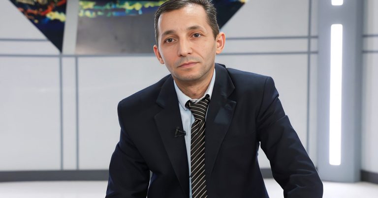 Bakıda SSRİ bayrağı ilə yürüş: tanınmış şəxs həbs edildi – FOTO Bakıda SSRİ bayrağı ilə yürüş: tanınmış şəxs həbs edildi – FOTO