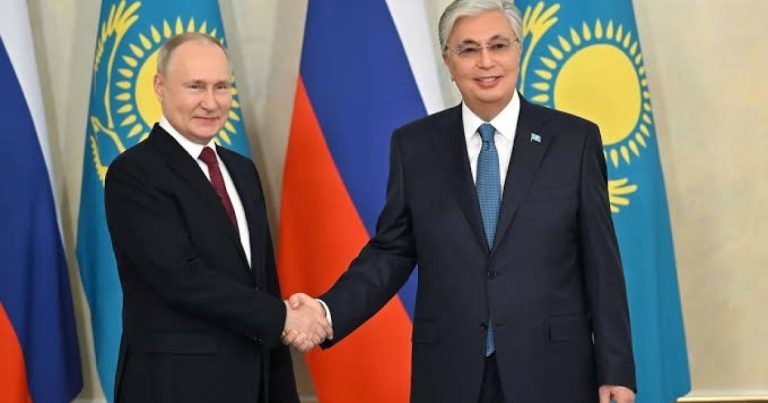 Putin Tokayevlə görüşüb