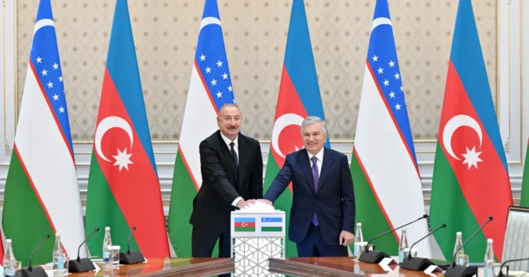 İlham Əliyev və Şavkat Mirziyoyev Azərbaycanın Özbəkistanda həyata keçirdiyi layihələrin açılış və təməlqoyma mərasimində iştirak ediblər – FOTO