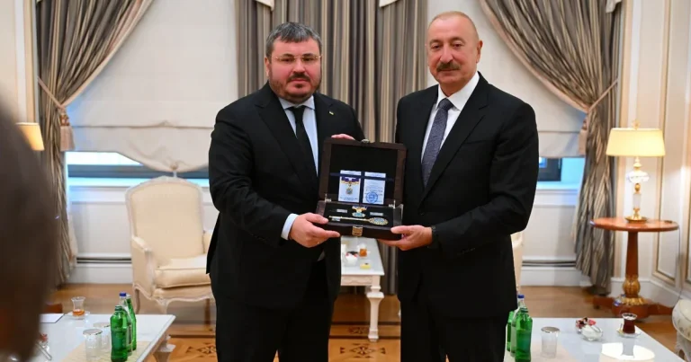İlham Əliyevə “İrpen şəhərinin fəxri vətəndaşı” vəsiqəsi təqdim edildi – FOTO