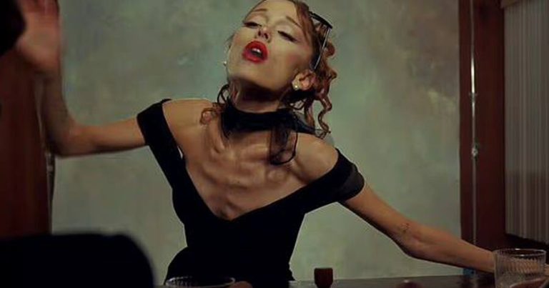 Ariana Qrande karyerasına niyə fasilə vermək istədiyini açıqlayıb