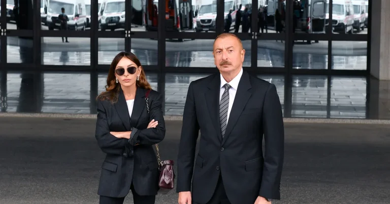 Prezident İlham Əliyev və birinci xanım Mehriban Əliyeva paytaxt Daşkənddən Buxaraya gediblər