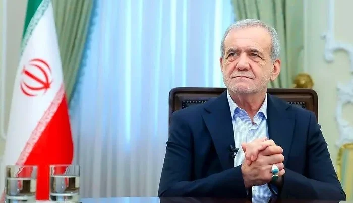 Pezeşkian çıxışı zamanı dayanmadan çərəz yedi – Video