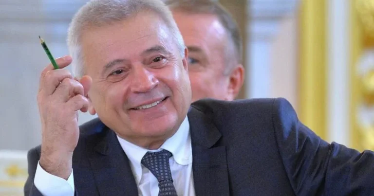 Ələkbərov Rusiyanın bir ildə ən çox qazanan iş adamı oldu Ələkbərov Rusiyanın bir ildə ən çox qazanan iş adamı oldu