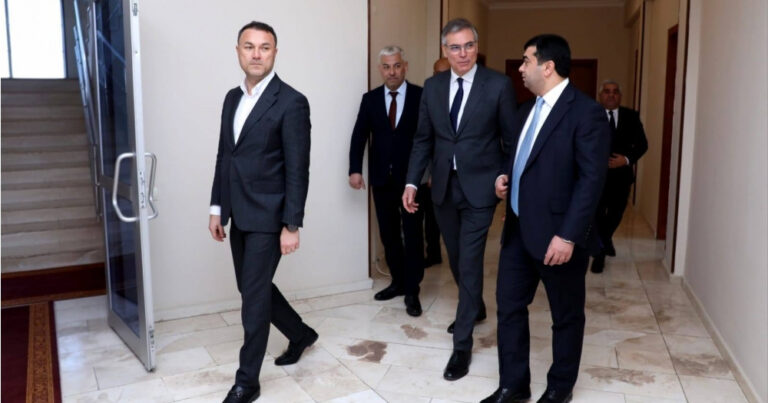 “AZƏRİQAZ”DA MİSLİ GÖRÜNMƏYƏN ƏMƏLİYYATLAR: tək bir idarəyə 110 milyon manat borc var! – “Maaş, ezamiyyə xərcləri vaxtında ödənilmir, qanunsuz qazlaşdırma…” (MÜSAHİBƏ)