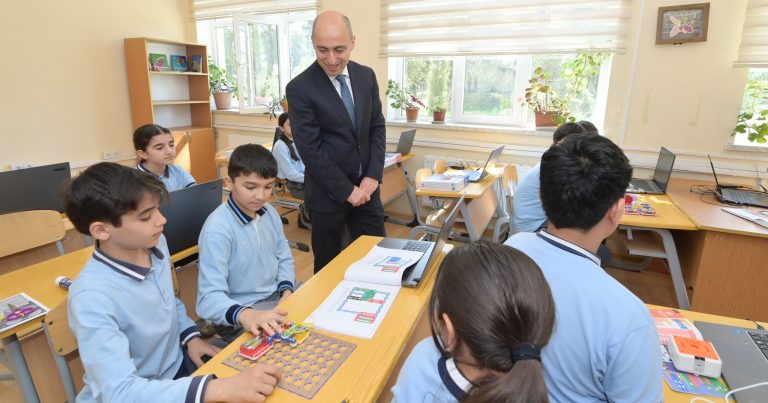 Azərbaycanda məktəbə başlama vaxtı dəyişir? – Nazirin planı bəlli oldu