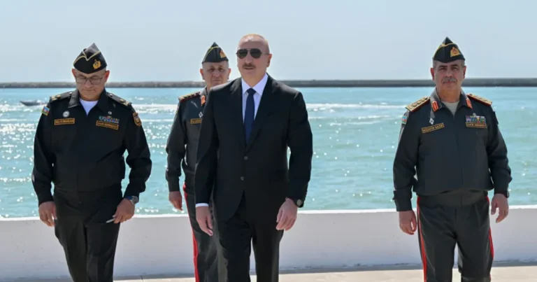 Prezident İlham Əliyev Hərbi Dəniz Qüvvələrində olub – FOTO