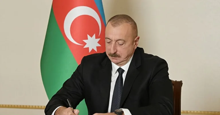 İlham Əliyev neft sənayesi işçilərini təltif etdi – Siyahı