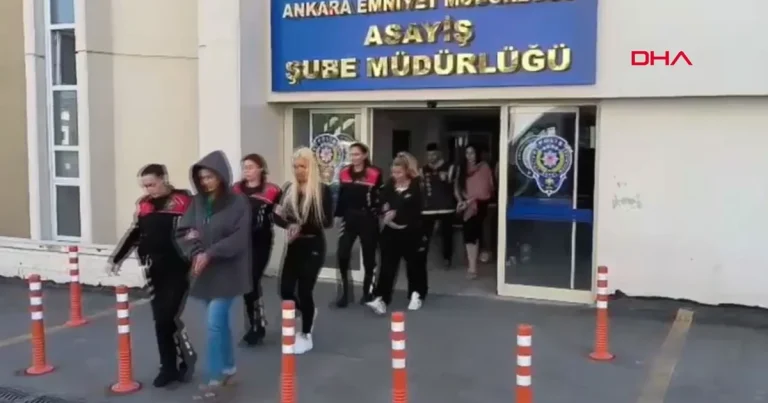 Türkiyəli müğənni Tuğba Ekinci saxlanıldı