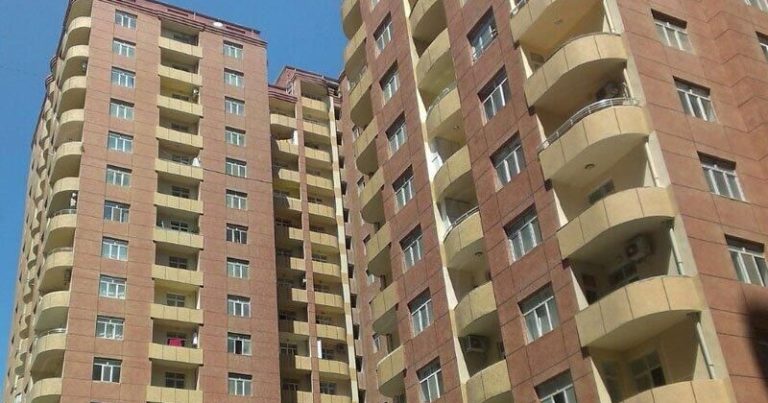 Sakinlərin 10 min manata ərsəyə gətirdiyi uşaq meydançasını sökdülər – VİDEO