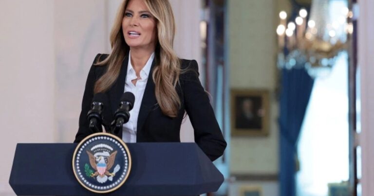 Melaniyanın geyimi gündəm oldu: görün kimə bənzətdilər – FOTO