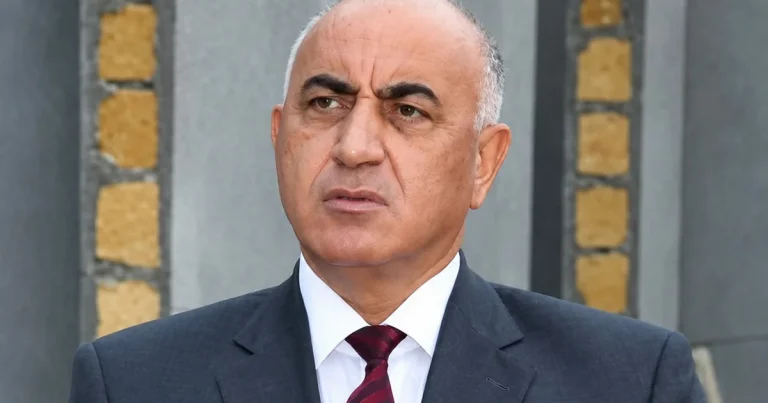 Həbsdə ölən sabiq icra başçısının binası satışa çıxarıldı