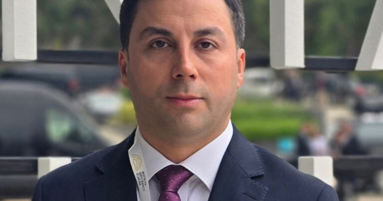 Qənirə Paşayeva nazirə zəng etdi və… – Əli Vəliyev yazır Qənirə Paşayeva nazirə zəng etdi və… – Əli Vəliyev yazır