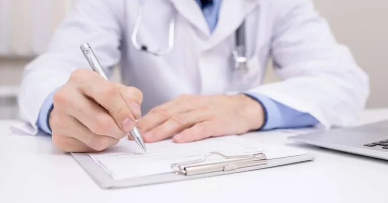 Bakıda klinikada özbaşınalıq: Tibb təhsili olmayan şəxs estetik əməliyyat apardı