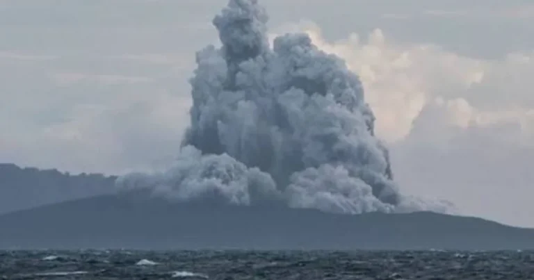 Anak-Krakatau vulkanının püskürməsinə görə 8 hava limanı bağlanıb – VİDEO