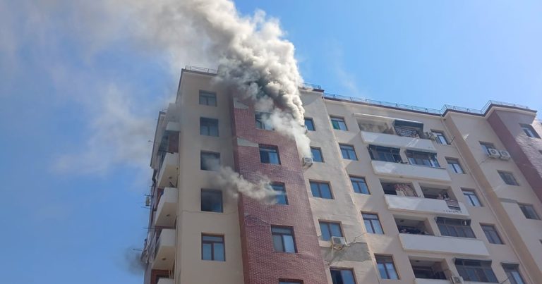 TƏCİLİ! Binada yanğın olub, zəhərlənənlər var – VİDEO, FOTO