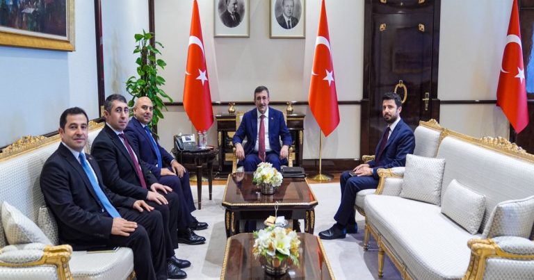 Cevdet Yılmaz Azərbaycan səfiri ilə Ermənistanla normallaşma prosesini müzakirə edib